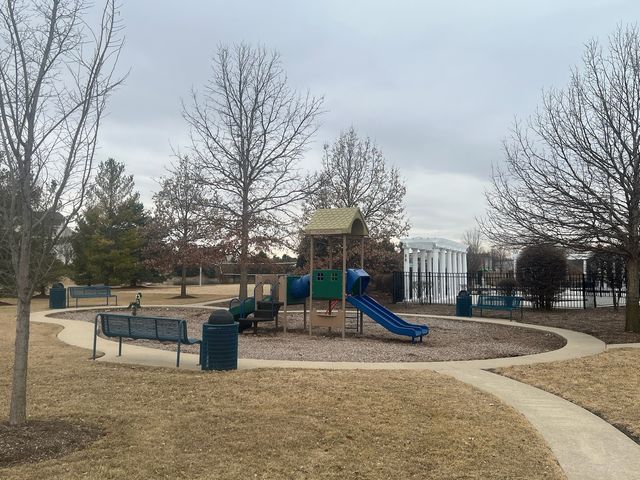 285 Lakeshore Drive, Oswego, IL 60543