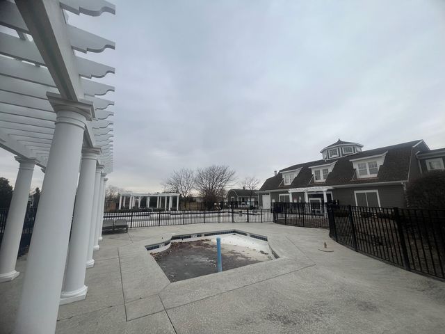 285 Lakeshore Drive, Oswego, IL 60543