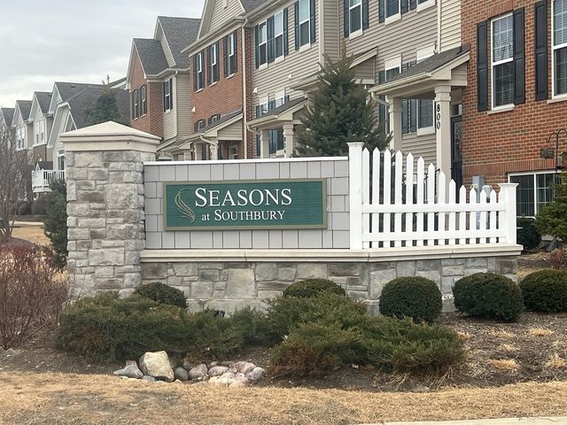 285 Lakeshore Drive, Oswego, IL 60543