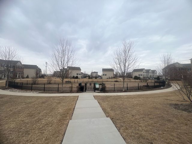 285 Lakeshore Drive, Oswego, IL 60543