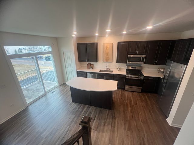 285 Lakeshore Drive, Oswego, IL 60543