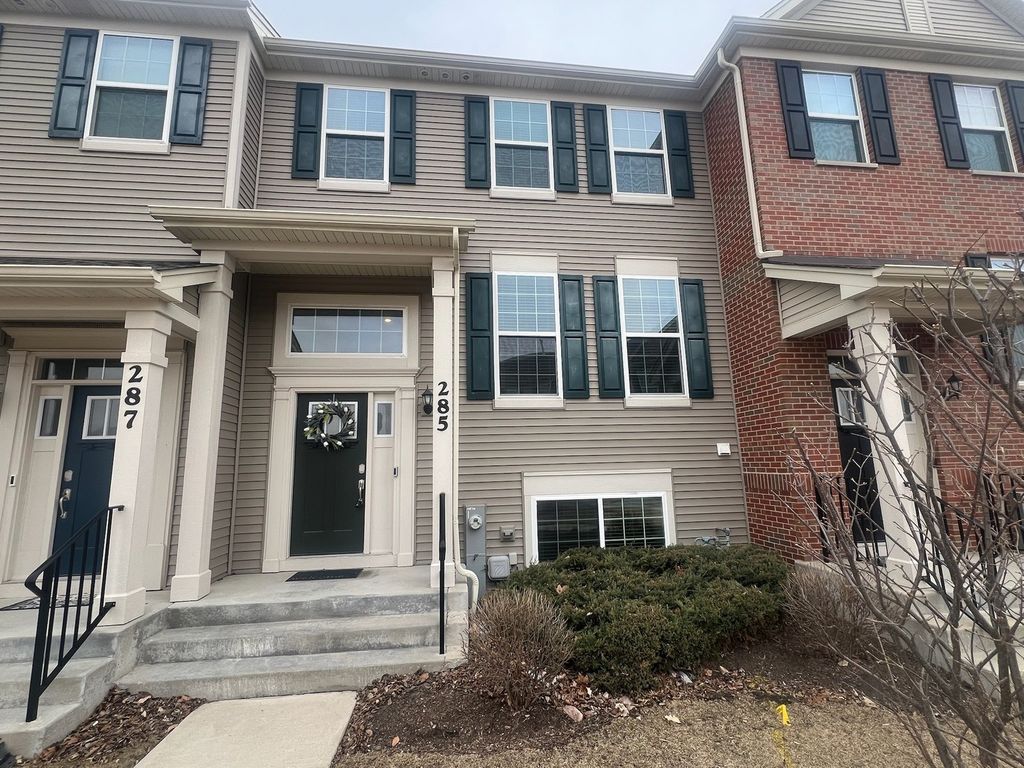 285 Lakeshore Drive, Oswego, IL 60543