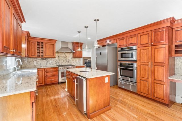 11 Crownridge Road, Westborough, MA 01581