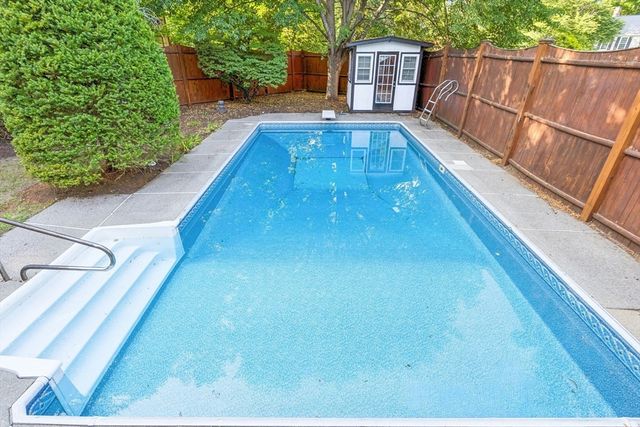11 Crownridge Road, Westborough, MA 01581