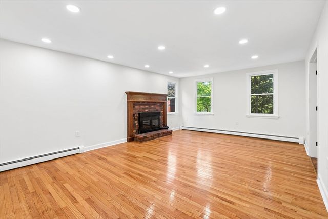 11 Crownridge Road, Westborough, MA 01581