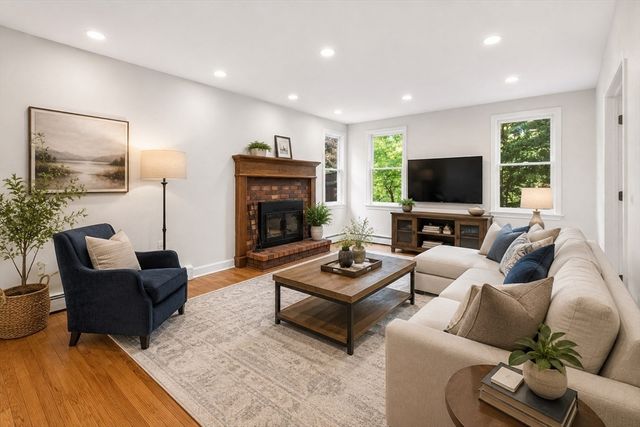 11 Crownridge Road, Westborough, MA 01581