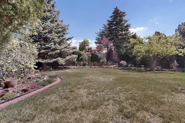 4900 Calle Del Cielo NE, Albuquerque, NM 87111