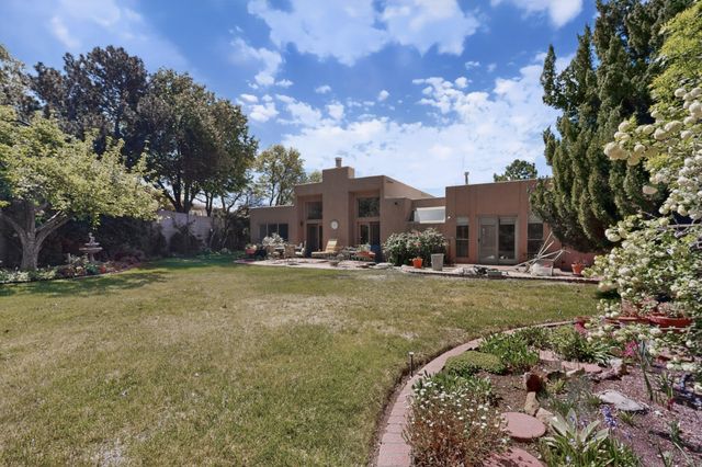 4900 Calle Del Cielo NE, Albuquerque, NM 87111