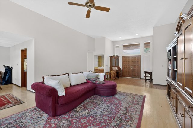 4900 Calle Del Cielo NE, Albuquerque, NM 87111