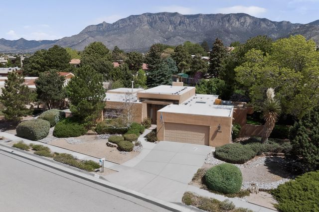 4900 Calle Del Cielo NE, Albuquerque, NM 87111