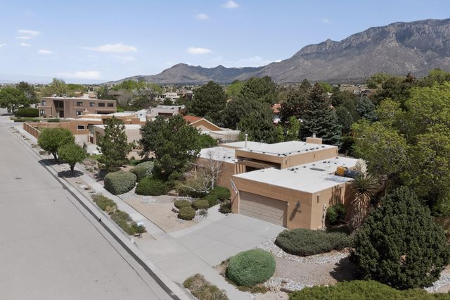 4900 Calle Del Cielo NE, Albuquerque, NM 87111