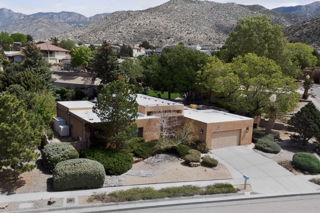4900 Calle Del Cielo NE, Albuquerque, NM 87111