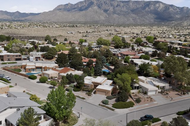 4900 Calle Del Cielo NE, Albuquerque, NM 87111