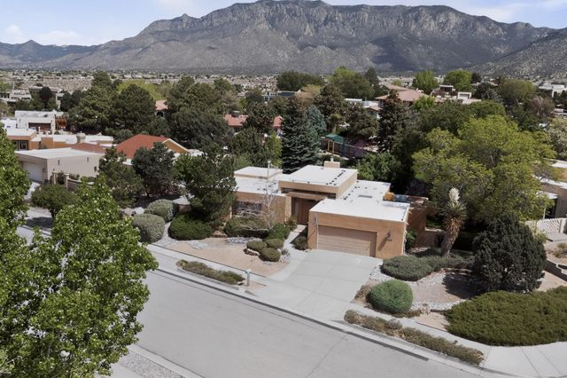 4900 Calle Del Cielo NE, Albuquerque, NM 87111