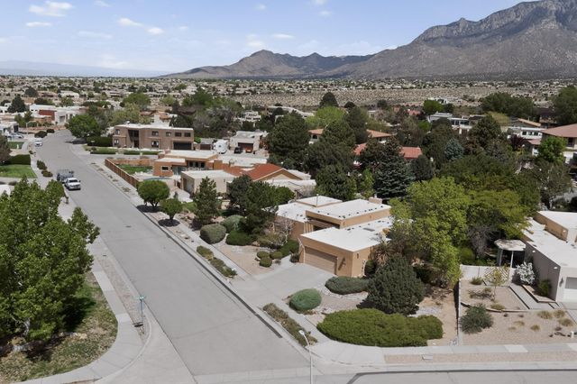 4900 Calle Del Cielo NE, Albuquerque, NM 87111
