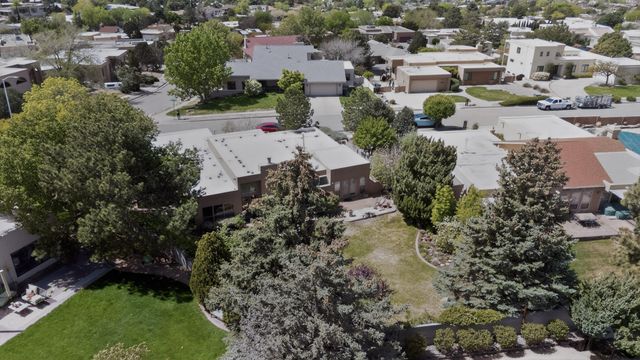 4900 Calle Del Cielo NE, Albuquerque, NM 87111