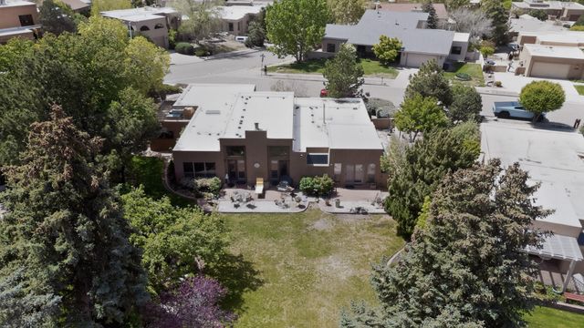 4900 Calle Del Cielo NE, Albuquerque, NM 87111