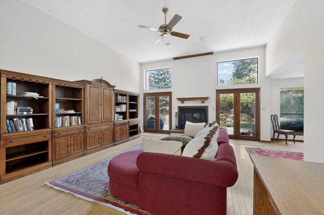 4900 Calle Del Cielo NE, Albuquerque, NM 87111