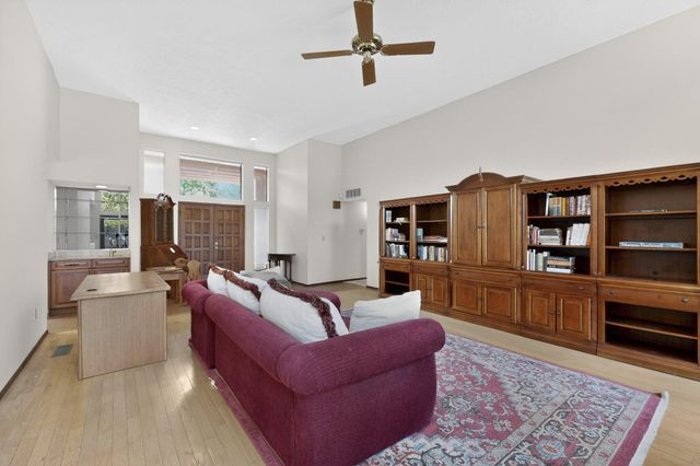 4900 Calle Del Cielo NE, Albuquerque, NM 87111