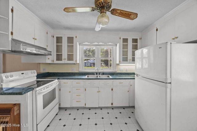 322 W Jones Street, Trenton, NC 28585