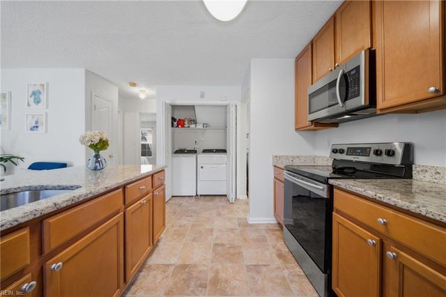 325 Oak Lake RN, Chesapeake, VA 23320