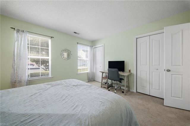 325 Oak Lake RN, Chesapeake, VA 23320