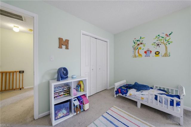 325 Oak Lake RN, Chesapeake, VA 23320