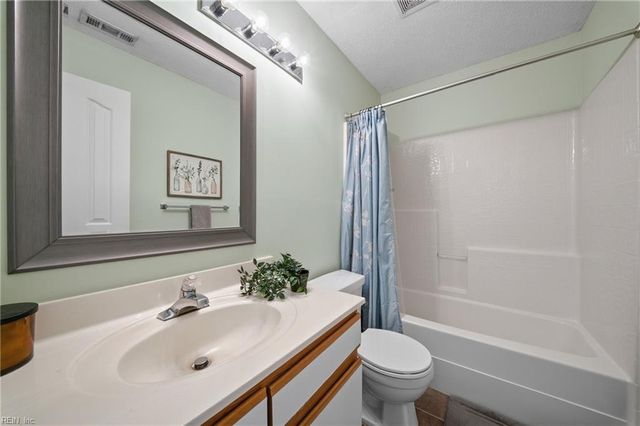 325 Oak Lake RN, Chesapeake, VA 23320