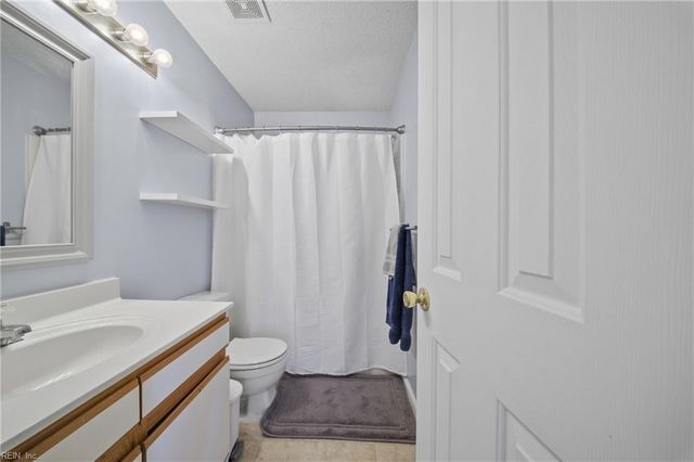 325 Oak Lake RN, Chesapeake, VA 23320