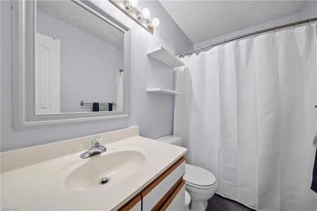 325 Oak Lake RN, Chesapeake, VA 23320