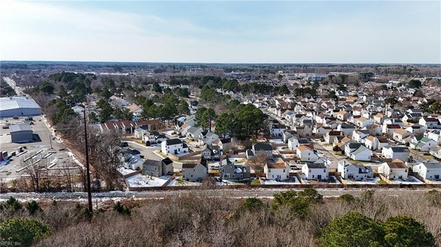 325 Oak Lake RN, Chesapeake, VA 23320