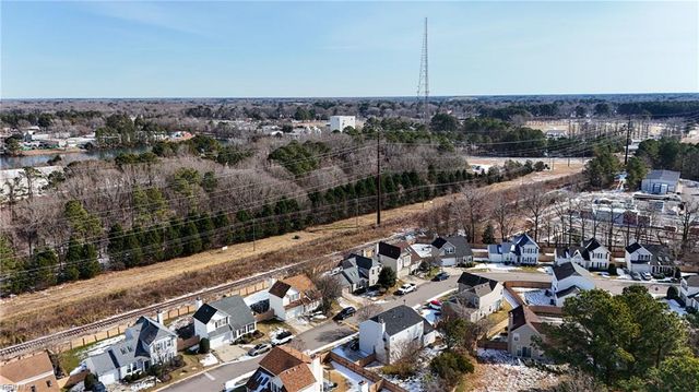 325 Oak Lake RN, Chesapeake, VA 23320