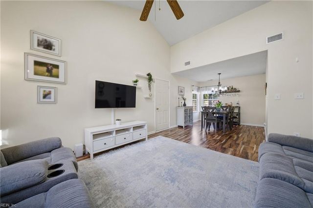 325 Oak Lake RN, Chesapeake, VA 23320