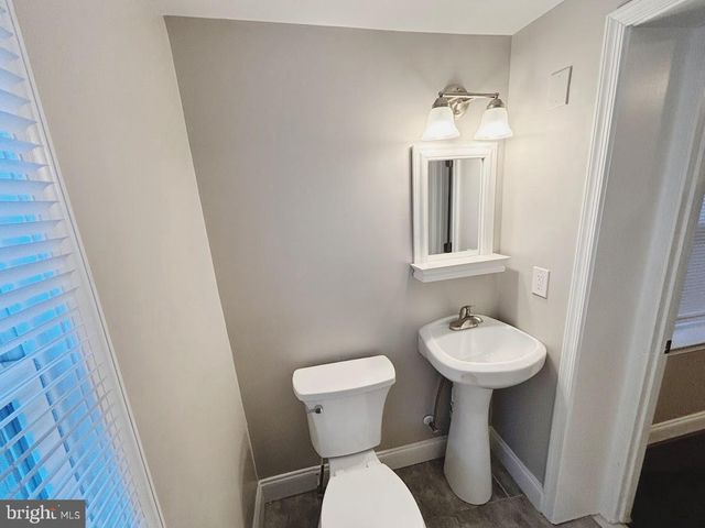 1721 N BOND ST, Baltimore, MD 21213