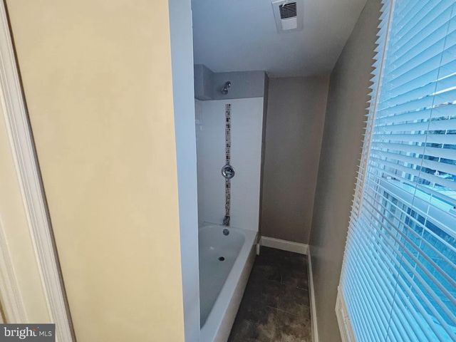 1721 N BOND ST, Baltimore, MD 21213