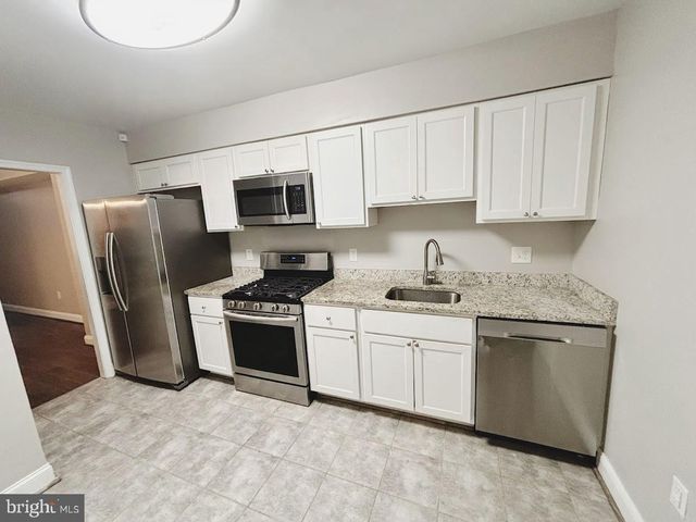 1721 N BOND ST, Baltimore, MD 21213