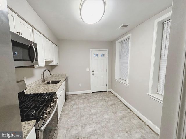 1721 N BOND ST, Baltimore, MD 21213