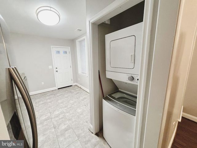 1721 N BOND ST, Baltimore, MD 21213