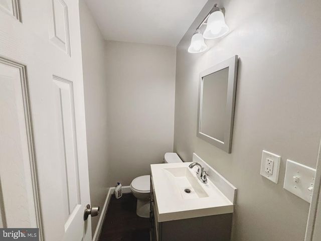 1721 N BOND ST, Baltimore, MD 21213