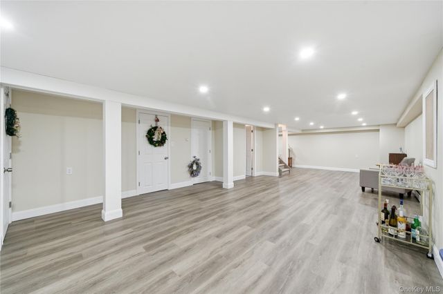 3 Lenore Avenue, Hicksville, NY 11801