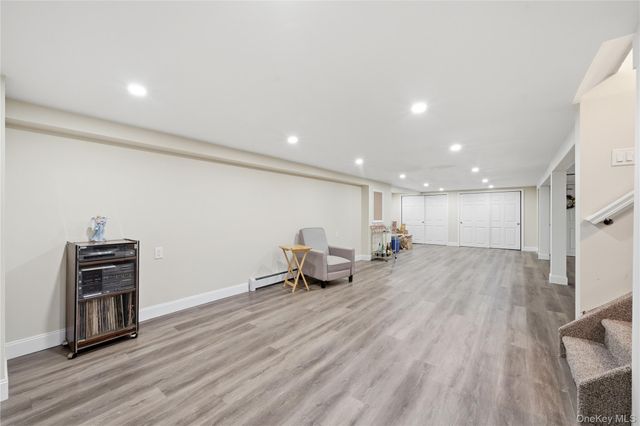 3 Lenore Avenue, Hicksville, NY 11801