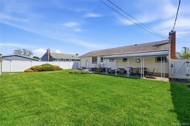 3 Lenore Avenue, Hicksville, NY 11801