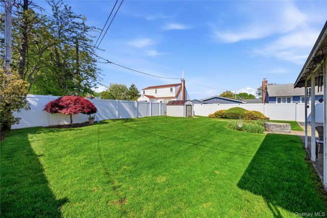 3 Lenore Avenue, Hicksville, NY 11801
