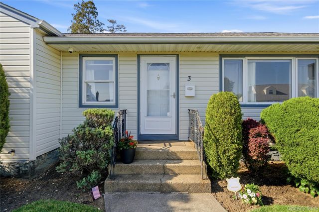 3 Lenore Avenue, Hicksville, NY 11801