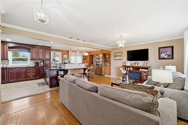 3 Lenore Avenue, Hicksville, NY 11801