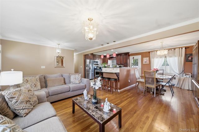 3 Lenore Avenue, Hicksville, NY 11801