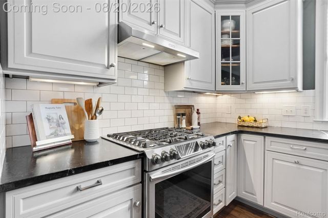 530 W 3rd Street, Rochester, MI 48307