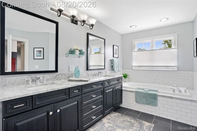 530 W 3rd Street, Rochester, MI 48307