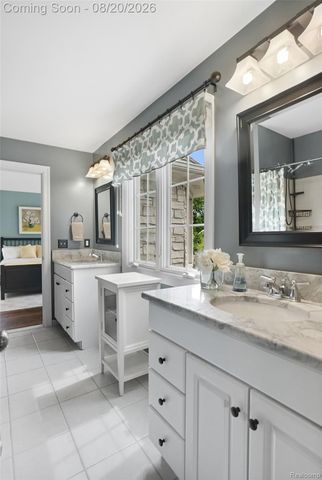 530 W 3rd Street, Rochester, MI 48307