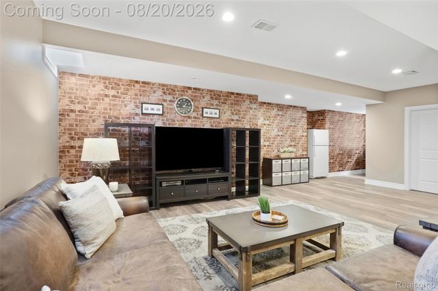 530 W 3rd Street, Rochester, MI 48307